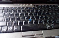 How to clean dirty keyboard and desk