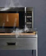 How to clean the microwaves? 